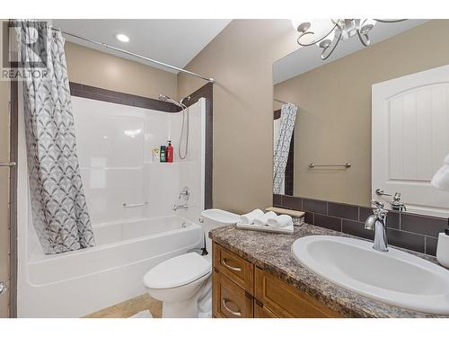 374 Trumpeter Court, Kelowna, BC - Indoor Photo Showing Bathroom