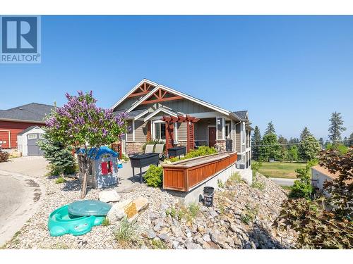 374 Trumpeter Court, Kelowna, BC - Outdoor