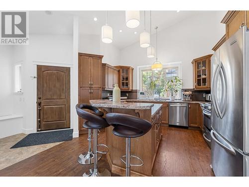 374 Trumpeter Court, Kelowna, BC - Indoor Photo Showing Kitchen With Upgraded Kitchen