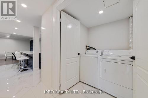 1101 - 3100 Kirwin Avenue, Mississauga, ON - Indoor Photo Showing Laundry Room