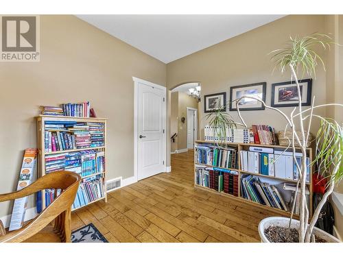 338 Prestwick Lane, Kelowna, BC - Indoor Photo Showing Other Room