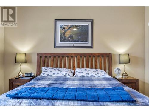 338 Prestwick Lane, Kelowna, BC - Indoor Photo Showing Bedroom