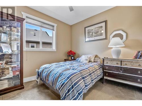 338 Prestwick Lane, Kelowna, BC - Indoor Photo Showing Bedroom