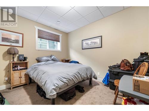 338 Prestwick Lane, Kelowna, BC - Indoor Photo Showing Bedroom