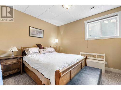 338 Prestwick Lane, Kelowna, BC - Indoor Photo Showing Bedroom