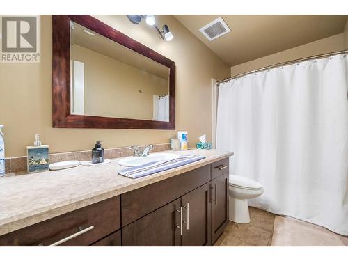 338 Prestwick Lane, Kelowna, BC - Indoor Photo Showing Bathroom