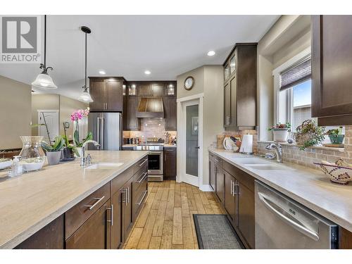 338 Prestwick Lane, Kelowna, BC - Indoor Photo Showing Kitchen With Stainless Steel Kitchen With Double Sink With Upgraded Kitchen