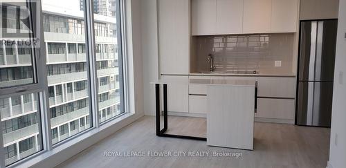 1011 - 225 Sumach Street, Toronto, ON - Indoor Photo Showing Kitchen