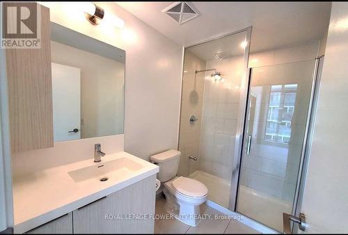 1011 - 225 Sumach Street, Toronto, ON - Indoor Photo Showing Bathroom