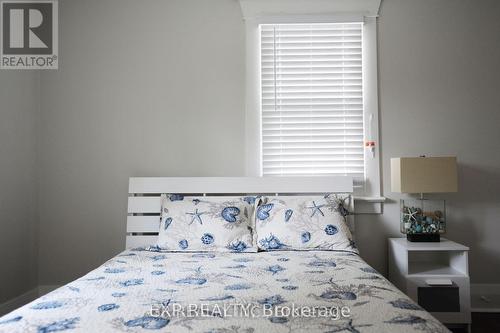 212 Cameron Crescent, Georgina, ON - Indoor Photo Showing Bedroom