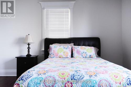 212 Cameron Crescent, Georgina, ON - Indoor Photo Showing Bedroom