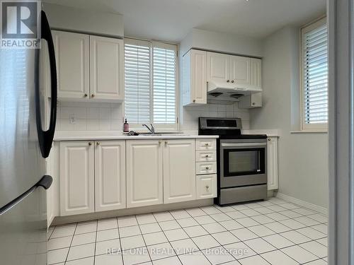 1001 - 28 Pemberton Avenue, Toronto, ON - Indoor Photo Showing Kitchen