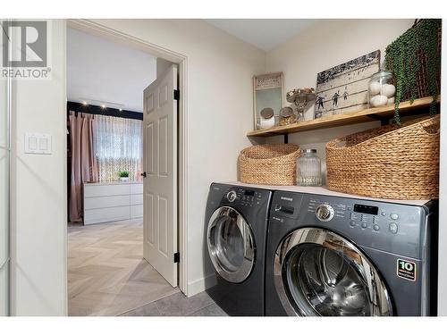 802 Yew Avenue, Sicamous, BC - Indoor Photo Showing Laundry Room