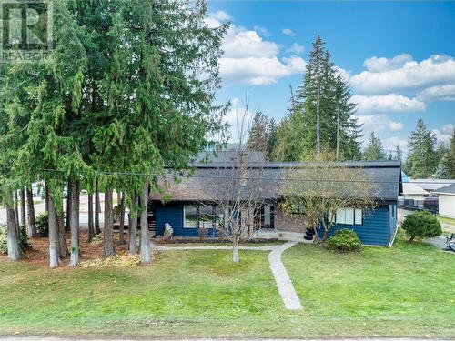 802 Yew Avenue, Sicamous, BC - Outdoor