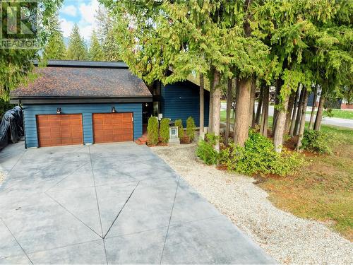 802 Yew Avenue, Sicamous, BC - Outdoor