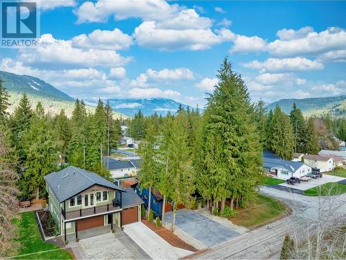 802 Yew Avenue, Sicamous, BC - Outdoor With View