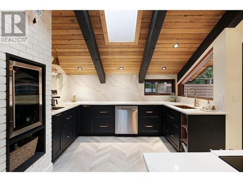 802 Yew Avenue, Sicamous, BC - Indoor Photo Showing Kitchen