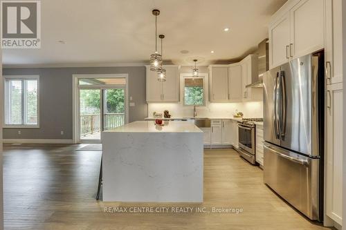 75 Caverhill Crescent, Middlesex Centre (Komoka), ON - Indoor Photo Showing Kitchen With Stainless Steel Kitchen With Upgraded Kitchen