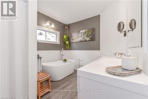 55 John Street, Centre Wellington (Elora/Salem), ON - Indoor Photo Showing Bathroom