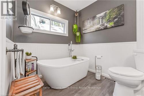 55 John Street, Centre Wellington (Elora/Salem), ON - Indoor Photo Showing Bathroom