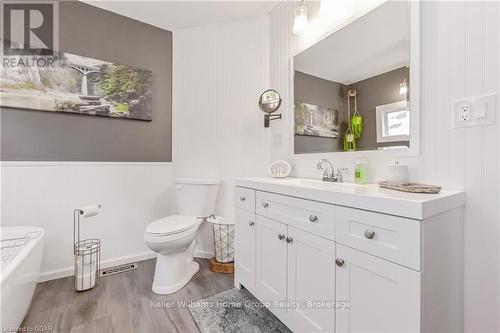 55 John Street, Centre Wellington (Elora/Salem), ON - Indoor Photo Showing Bathroom