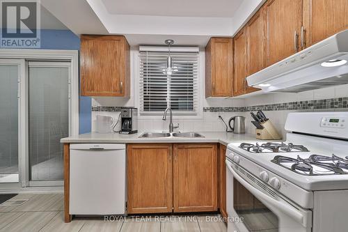 180 Willow Lane, Newmarket, ON - Indoor Photo Showing Kitchen With Double Sink