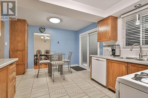 180 Willow Lane, Newmarket, ON - Indoor Photo Showing Kitchen With Double Sink