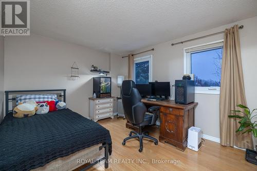 180 Willow Lane, Newmarket, ON - Indoor Photo Showing Bedroom