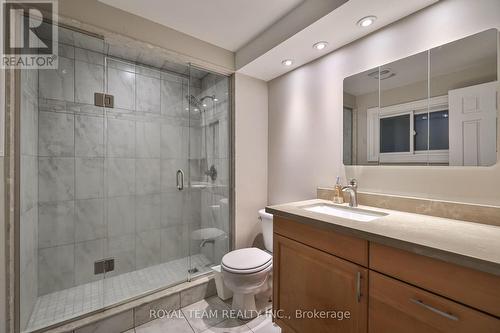 180 Willow Lane, Newmarket, ON - Indoor Photo Showing Bathroom