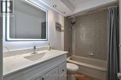 180 Willow Lane, Newmarket, ON - Indoor Photo Showing Bathroom