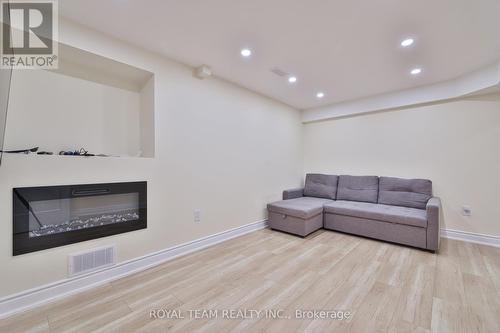 180 Willow Lane, Newmarket, ON - Indoor With Fireplace