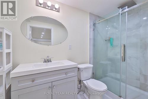 180 Willow Lane, Newmarket, ON - Indoor Photo Showing Bathroom