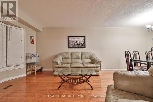 180 Willow Lane, Newmarket, ON - Indoor Photo Showing Living Room