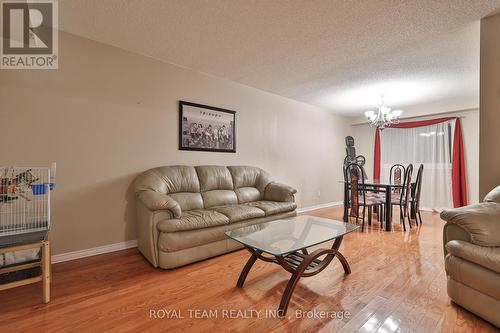 180 Willow Lane, Newmarket, ON - Indoor Photo Showing Living Room