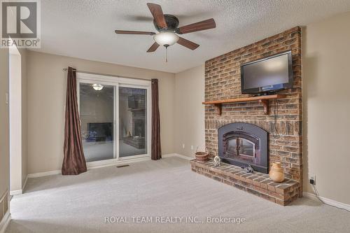 180 Willow Lane, Newmarket, ON - Indoor Photo Showing Living Room With Fireplace