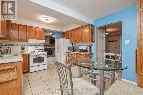 180 Willow Lane, Newmarket, ON - Indoor Photo Showing Kitchen