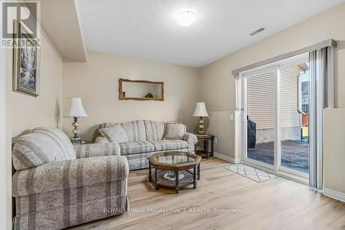 149 Britannia Crescent, Loyalist (Bath), ON - Indoor Photo Showing Living Room