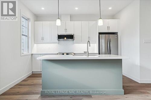 1 - 29 Cyclone Way, Fort Erie (337 - Crystal Beach), ON - Indoor Photo Showing Kitchen With Upgraded Kitchen