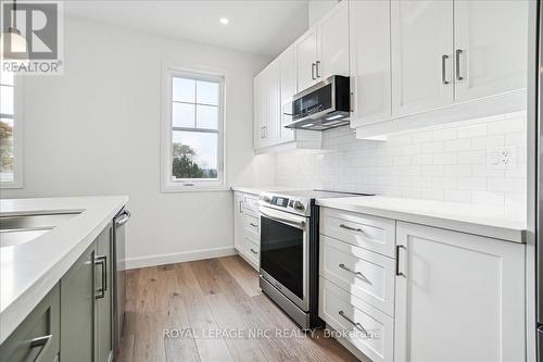 1 - 29 Cyclone Way, Fort Erie (337 - Crystal Beach), ON - Indoor Photo Showing Kitchen With Upgraded Kitchen