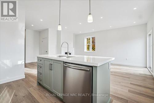 1 - 29 Cyclone Way, Fort Erie (337 - Crystal Beach), ON - Indoor Photo Showing Kitchen With Upgraded Kitchen