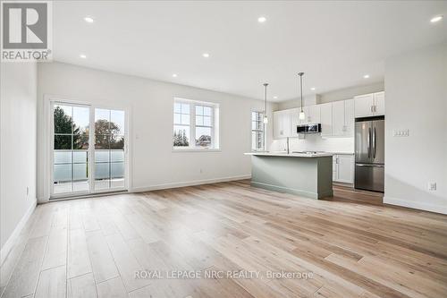 1 - 29 Cyclone Way, Fort Erie (337 - Crystal Beach), ON - Indoor Photo Showing Kitchen With Upgraded Kitchen