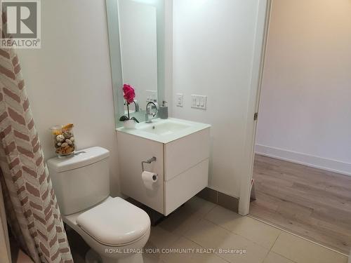 726 - 111 St. Clair Avenue W, Toronto, ON - Indoor Photo Showing Bathroom