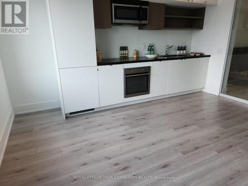 726 - 111 St. Clair Avenue W, Toronto, ON - Indoor Photo Showing Kitchen