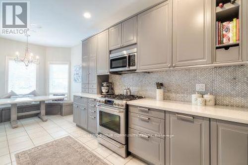 150 Legendary Trail, Whitchurch-Stouffville, ON - Indoor Photo Showing Kitchen With Upgraded Kitchen