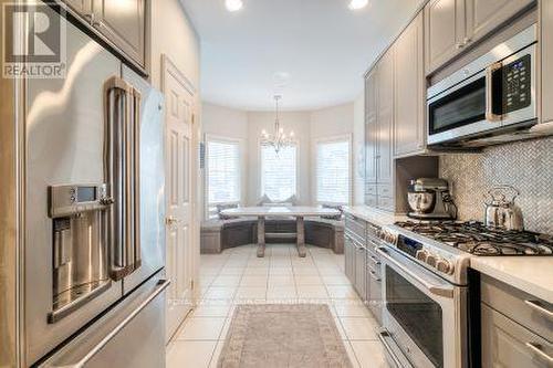 150 Legendary Trail, Whitchurch-Stouffville, ON - Indoor Photo Showing Kitchen With Upgraded Kitchen