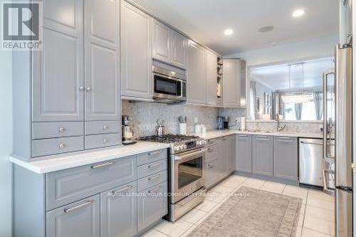 150 Legendary Trail, Whitchurch-Stouffville, ON - Indoor Photo Showing Kitchen With Upgraded Kitchen