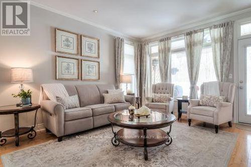 150 Legendary Trail, Whitchurch-Stouffville, ON - Indoor Photo Showing Living Room