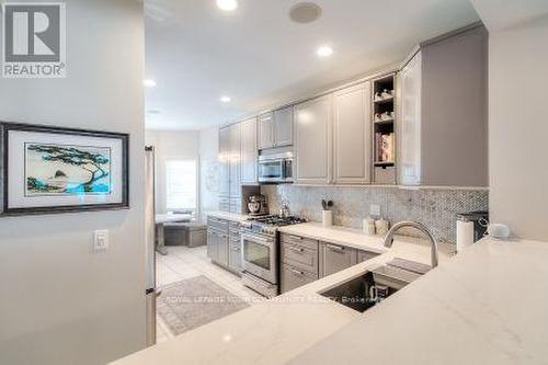 150 Legendary Trail, Whitchurch-Stouffville, ON - Indoor Photo Showing Kitchen With Upgraded Kitchen