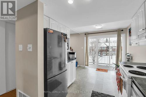 1105 Gablefield Pvt Crescent E, Ottawa, ON - Indoor Photo Showing Kitchen