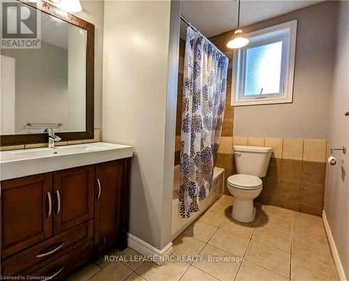 1 Rosedale Avenue, St. Catharines, ON - Indoor Photo Showing Bathroom